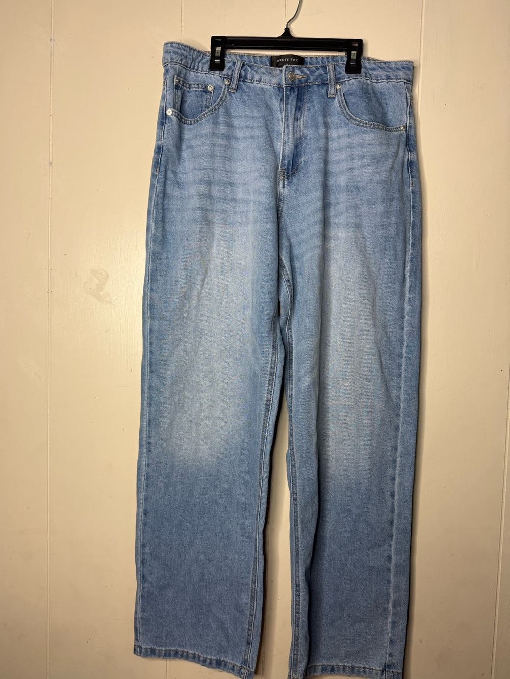 White Fox jeans relaxed straight leg sz med